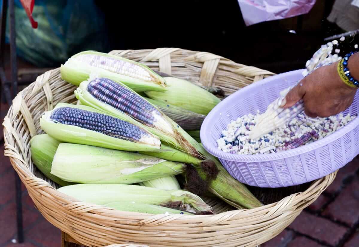 Bazaar with music