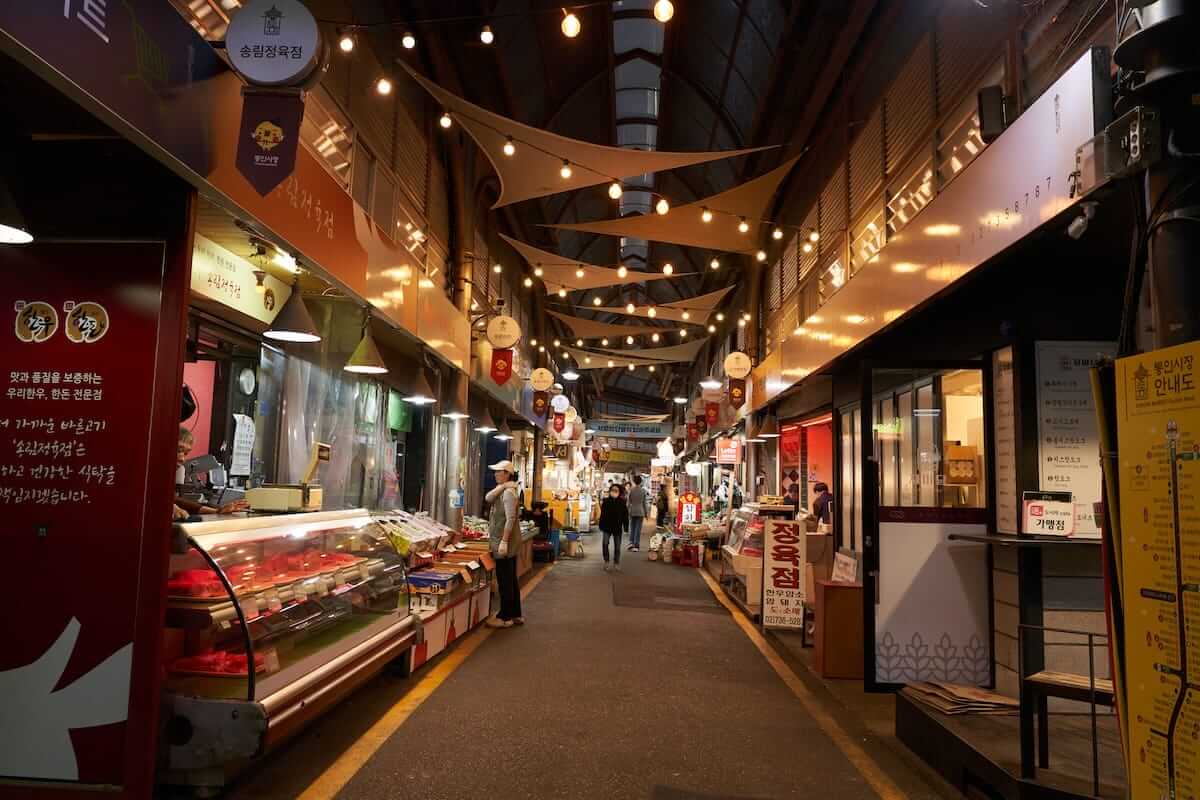 Bazaar with music