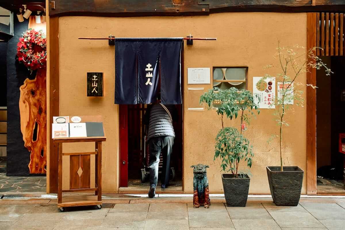 Bazaar with music