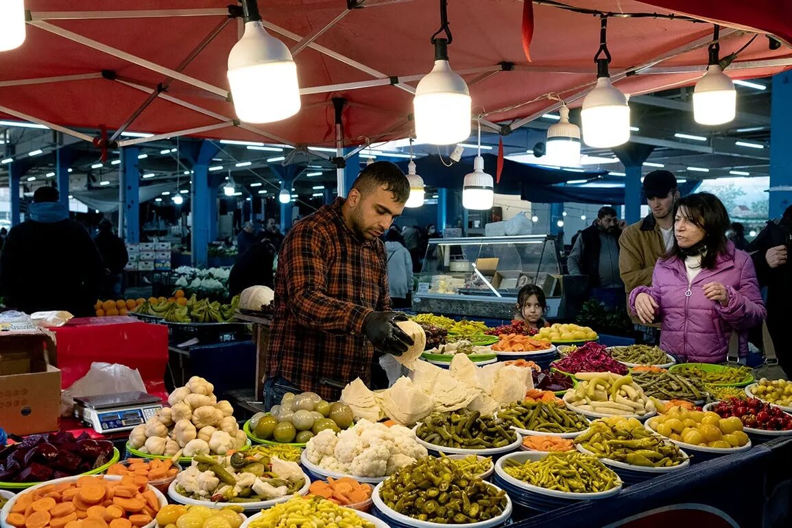 Bazaar with music