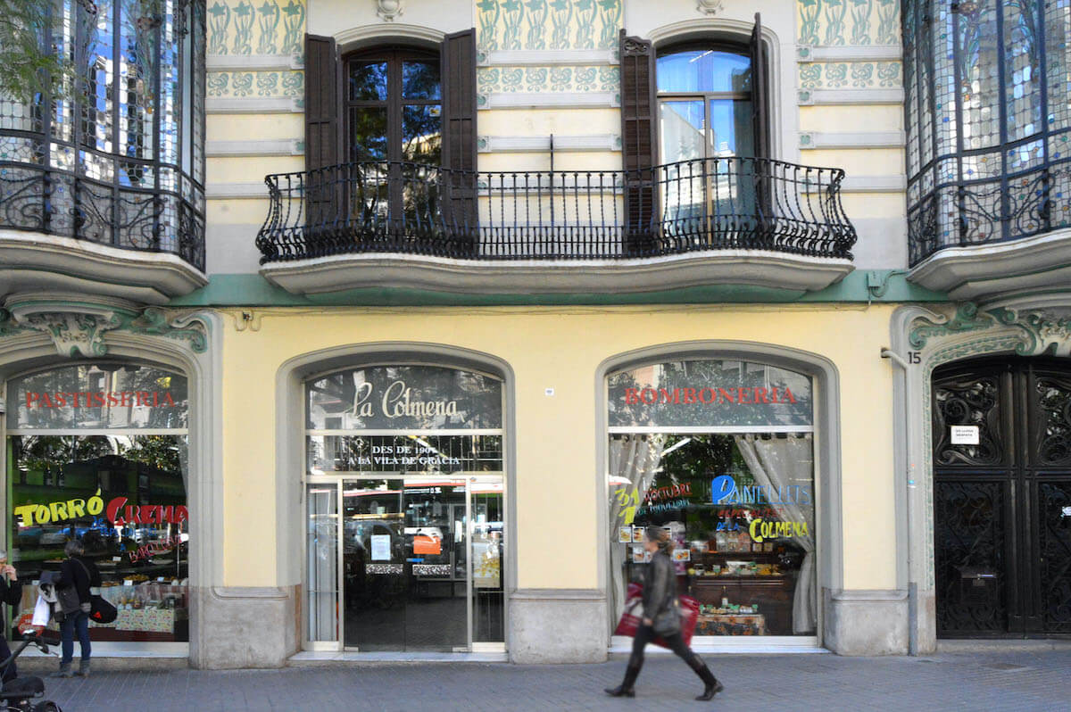 Bazaar with music