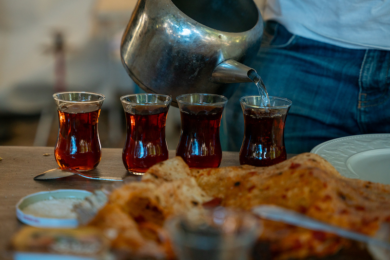 Ofisda politsiyachi bilan porno