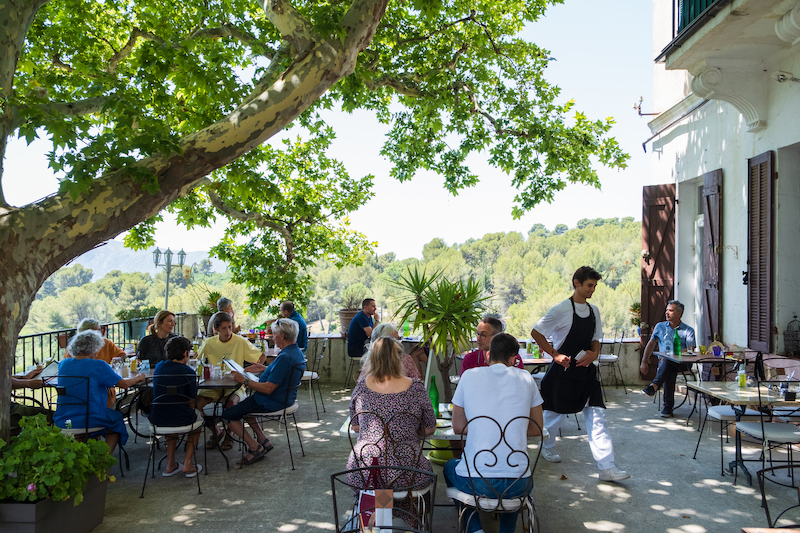 Diners eat lunch on the terrace of Le Cigalon, photo by Annie Etheridge