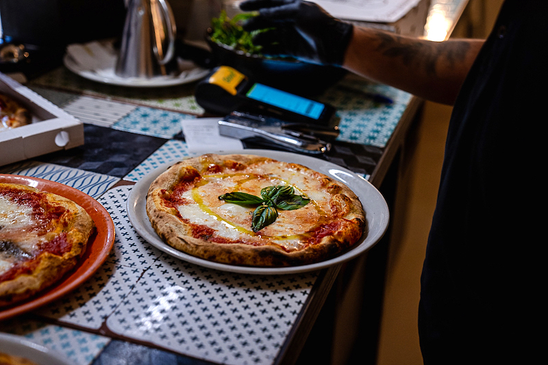 Margherita pizza, Ciccio Passami l'Olio, Palermo, photo by Francesco Cipriano