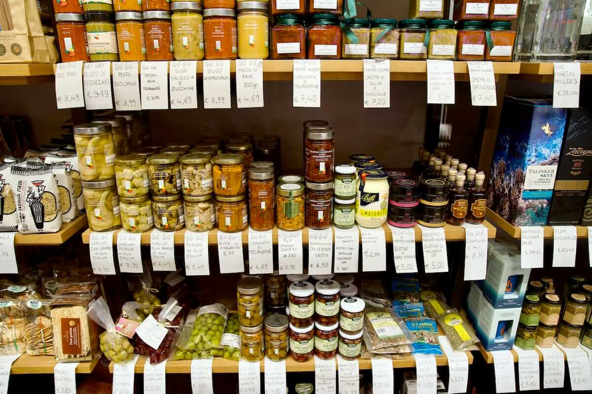 Bazaar with music