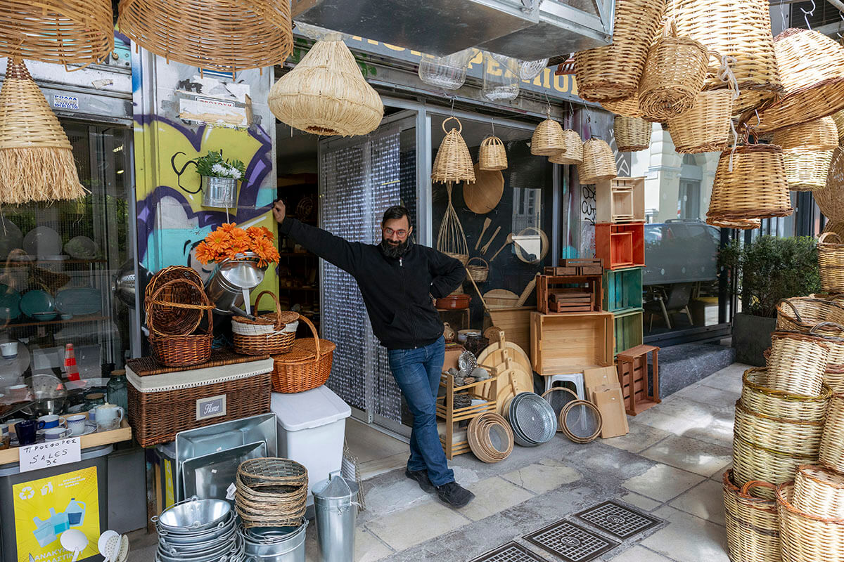 Bazaar with music